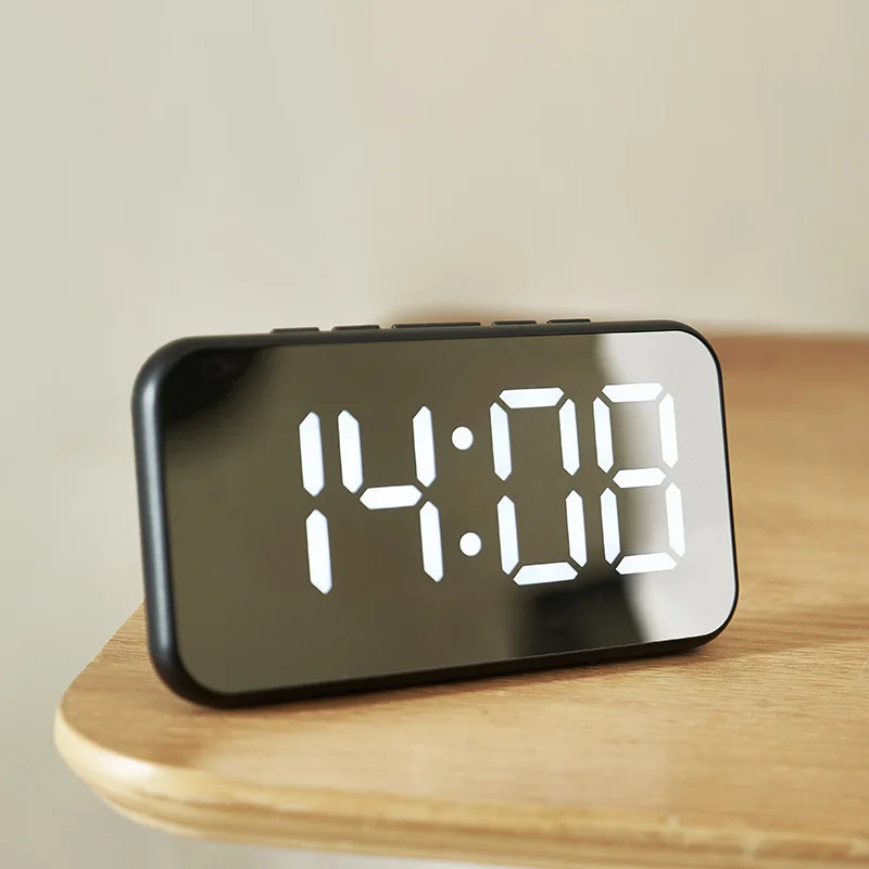 1 Adet dijital alarmlı saat Saat LED Ayna Elektronik alarmlı saatler lcd ekran Dijital Masa Saati Takvim Sıcaklık 3 Renk