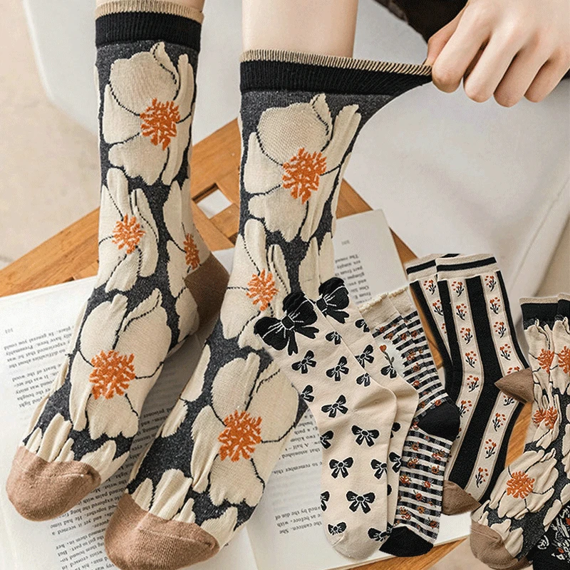 1 Çift Kadın Çorap Harajuku Retro Nakış Çiçekler Çorap Yumuşak Nefes Çorap papyon Saf Pamuk Ekip Çorap noel hediyesi