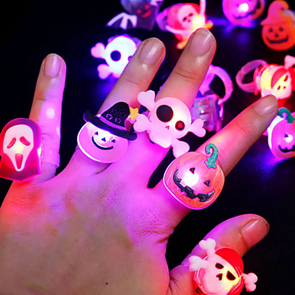 10 ADET LED Işıklı Oyuncaklar Parmak Yüzük Broş Cadılar Bayramı Partisi Favor Hediyeler Çocuklar Mevcut Hatıra Hediye Çocuk Pinata Dolgu