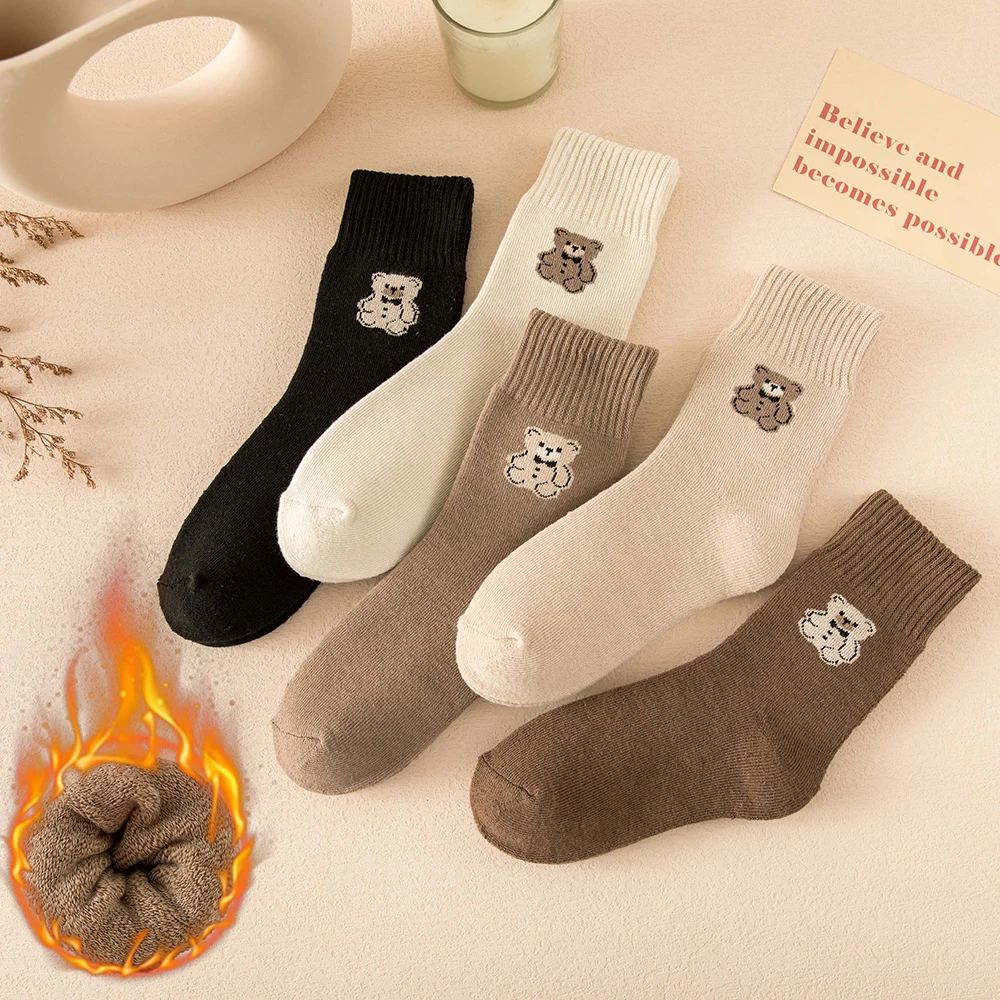 5 Pairs Paketi Kadınlar Kış sıcak Kalın Havlu Termal Çorap Seti Kadın Bayanlar Hediye Noel Kabarık Çorap Sevimli Ayı Tavşan Harfler