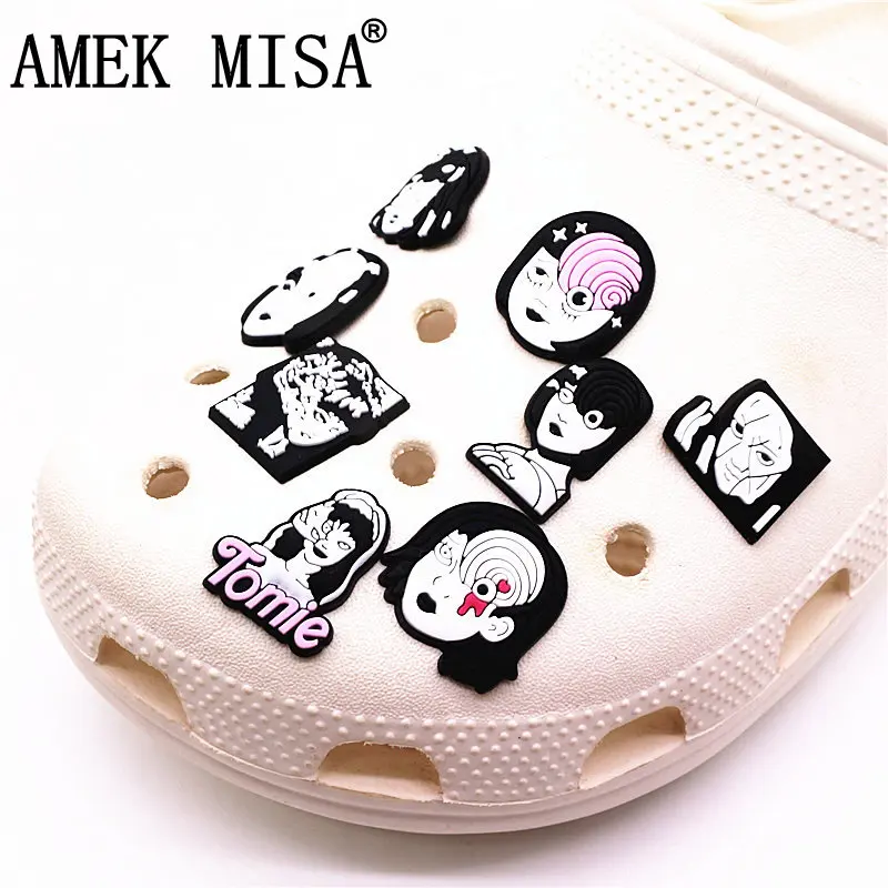 Ürpertici Kızlar pvc ayakkabılar Takılar Japon Korku Filmi Karakterleri Ayakkabı Aksesuarları Tomie Sandalet Süslemeleri Croc Jıbz Unisex Hediyeler